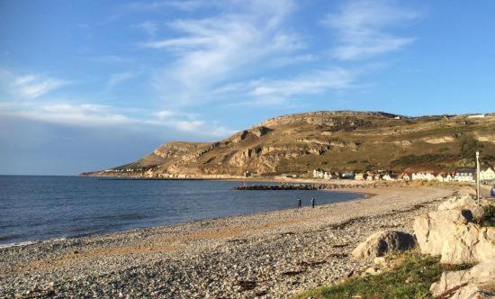Bodlondeb Castle Bed & Breakfast { Central Llandudno} Екстер'єр фото