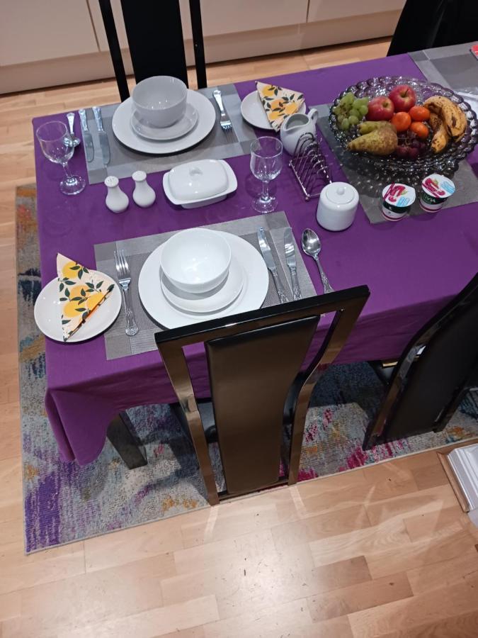Bodlondeb Castle Bed & Breakfast { Central Llandudno} Екстер'єр фото
