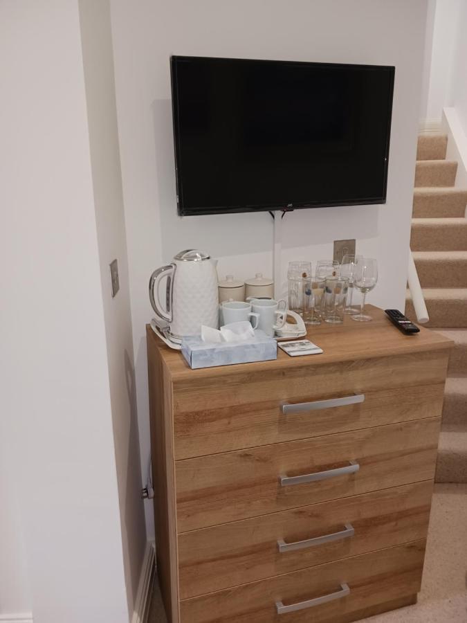 Bodlondeb Castle Bed & Breakfast { Central Llandudno} Екстер'єр фото