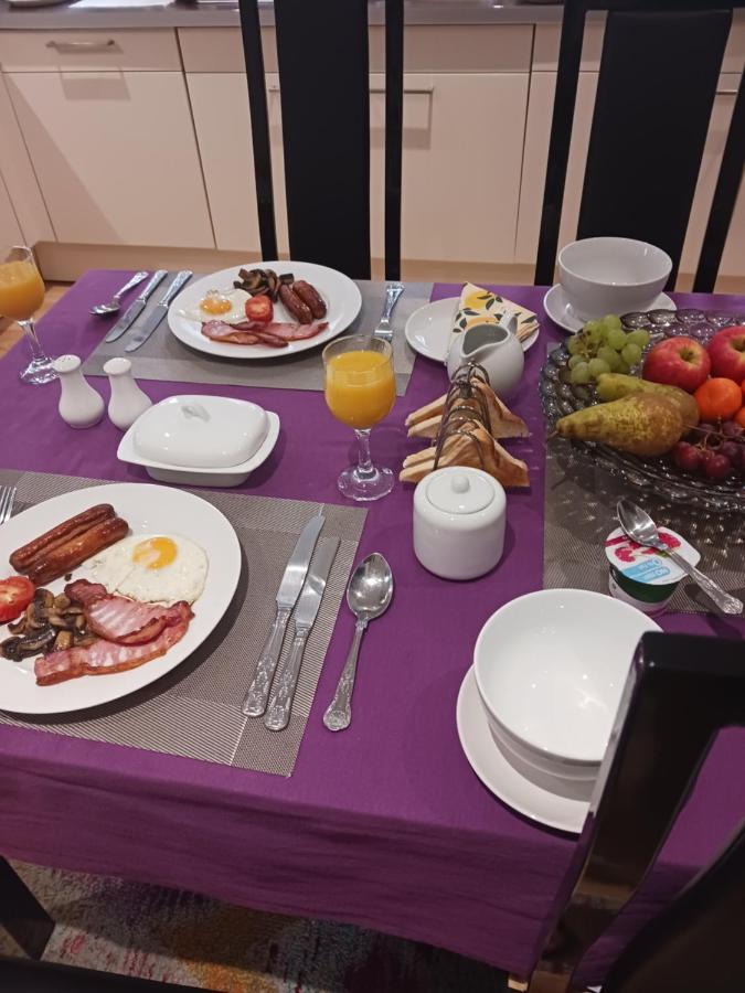 Bodlondeb Castle Bed & Breakfast { Central Llandudno} Екстер'єр фото