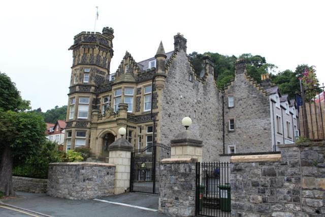 Bodlondeb Castle Bed & Breakfast { Central Llandudno} Екстер'єр фото