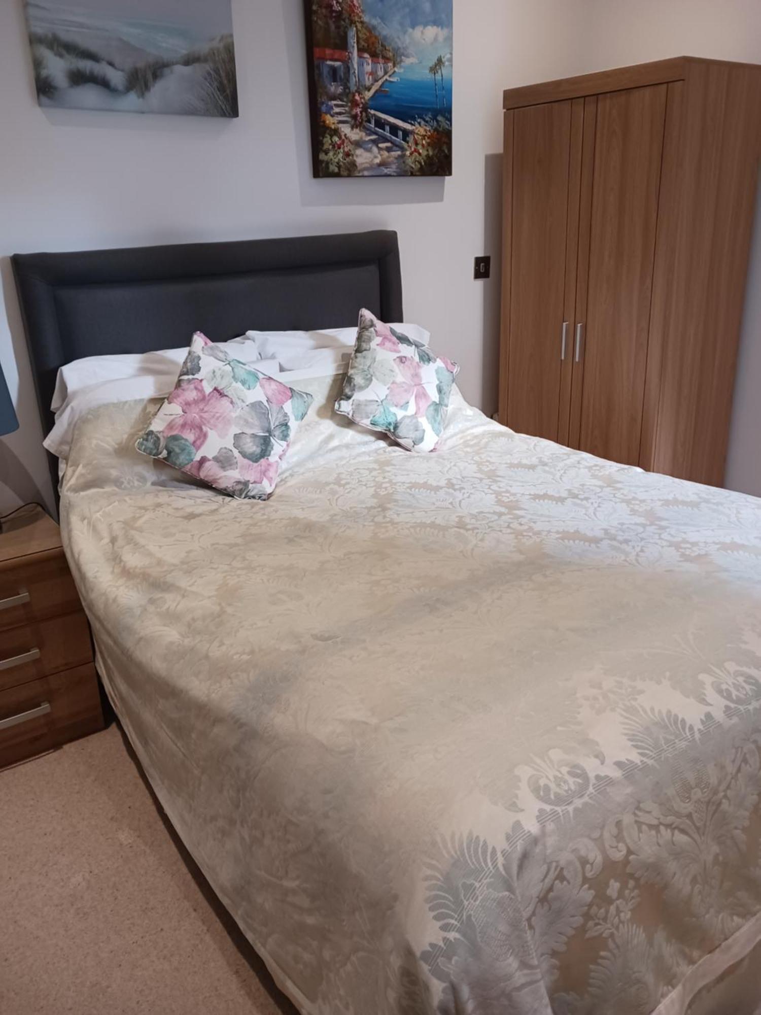 Bodlondeb Castle Bed & Breakfast { Central Llandudno} Екстер'єр фото